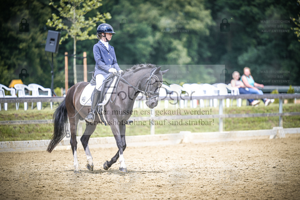 DOS_8106 | Entdecke hochwertige Reitturnierfotos von Foto Oger. Professionell, emotional und authentisch – jetzt Lieblingsmomente im Shop bestellen. - Realisiert mit Pictrs.com