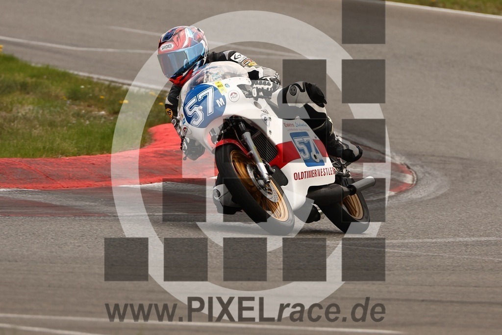 0m57-20260418_02954 | Schöne Erinnerungen an spannende Momente - das festzuhalten ist unser Job. PIXELrace.de ist seit 2003 auf den Rennstrecken Europas unterwegs um die Action draußen beim Fahren und die wunderbare Stimmung imm Fahrerlager für euch einzufangen.