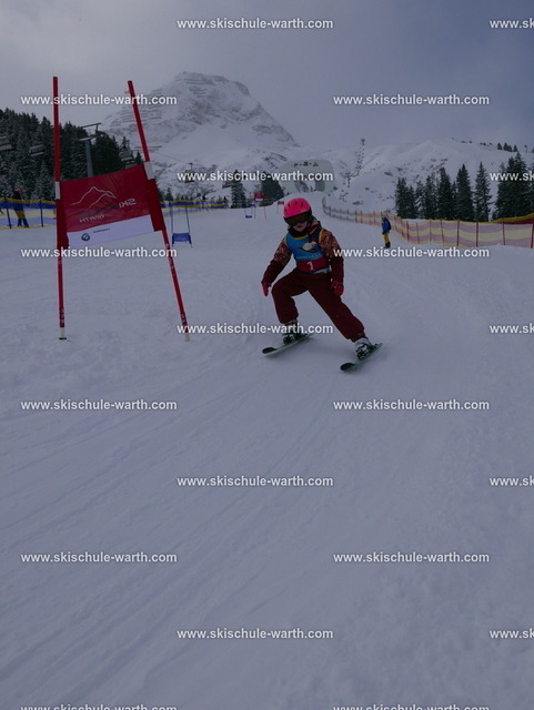 Lea (1) | Photos von der Skischule Warth - Realisiert mit Pictrs.com