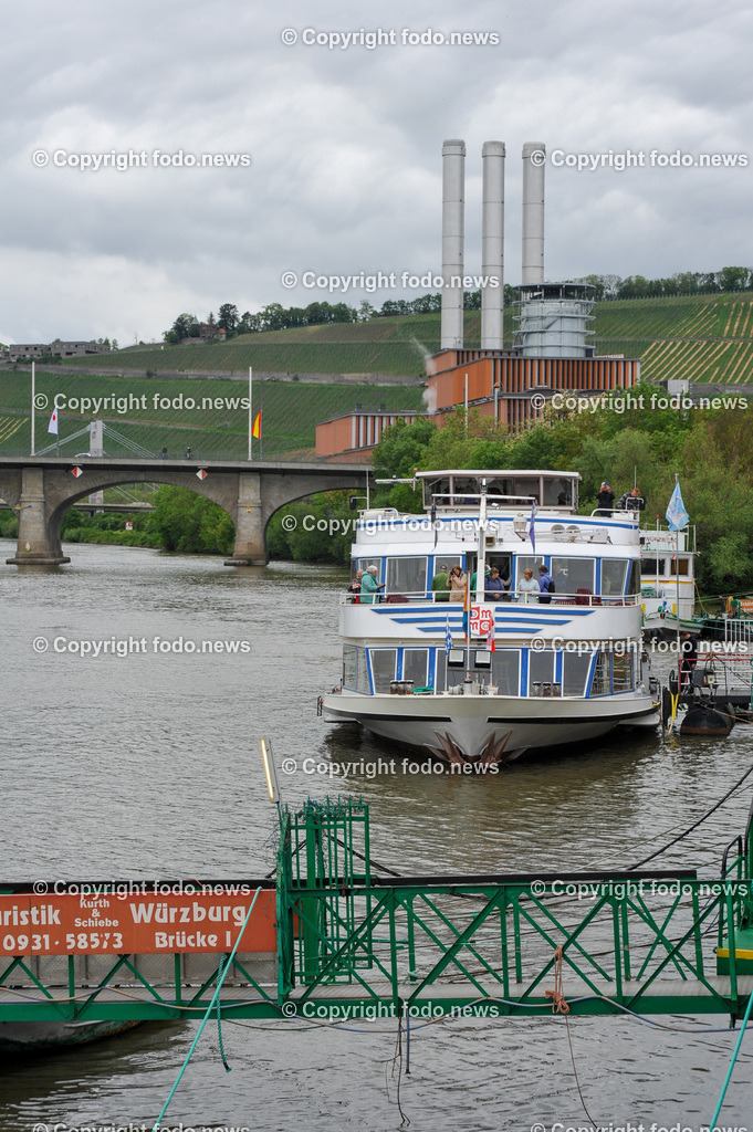 Deutschland_ Bayern_ Wuerzburg_ 12.06.2024-29 | 12.06.2024, Deutschland, GER, Bayern, Wuerzburg im Bild Stadtansichten, Gebauede, Main, Bruecke, Universitaet, Bahnhof, Kaeppele, Marienberg, Festung, Spital, Museum, Sehenswuerdigkeiten, Reise, Feature, Travel, City, Kirche, Church, Dom, kreisfreie Stadt in Bayern, Bezirk Unterfranken
