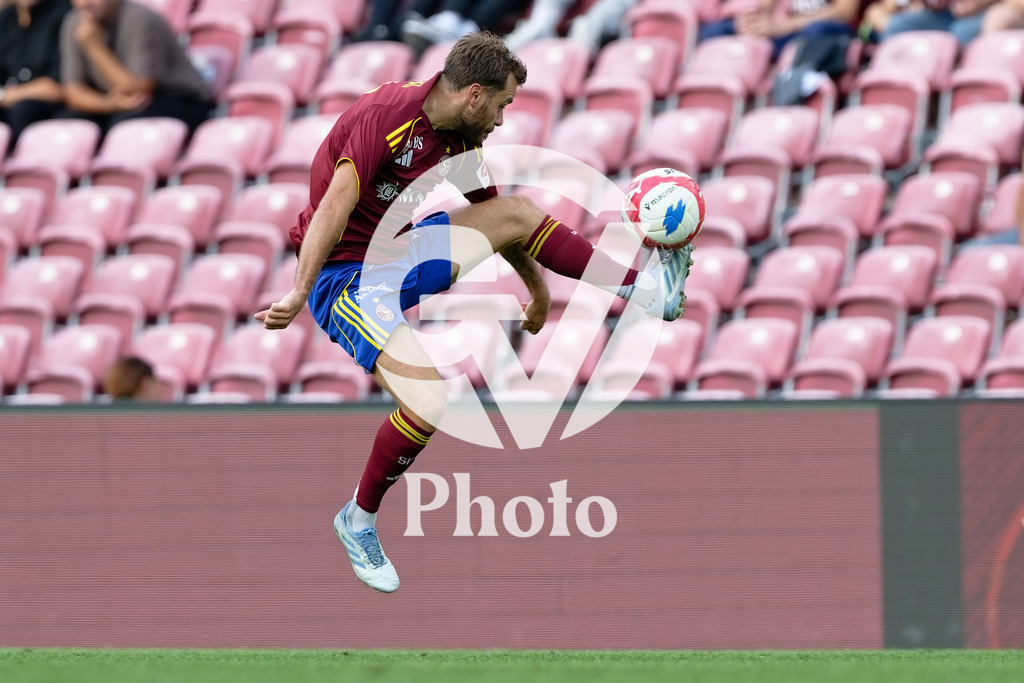 Brack Super League - Servette FC v FC Saint-Gall | Timothe Cognat (8 Servette FC) in action (close up) during the Brack Super League match between Servette FC and FC Saint-Gall at Stade de Geneve in Geneva, Switzerland