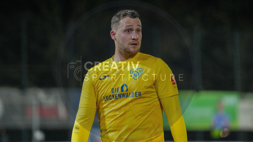 Fußball, Herren, Saison 2025/2026, Regionalliga Nordost, 20. Spieltag, FSV 63 Luckenwalde vs. 1.FC Magdeburg II, Mittwoch 04.03.2026, Werner-Seelenbinder-Stadion Luckenwalde, | Fußball, Herren, Saison 2025/2026, Regionalliga Nordost, 20. Spieltag, FSV 63 Luckenwalde vs. 1.FC Magdeburg II, Mittwoch 04.03.2026, Werner-Seelenbinder-Stadion Luckenwalde, Im Bild: Lucas Will (Luckenwalde) - Realisiert mit Pictrs.com