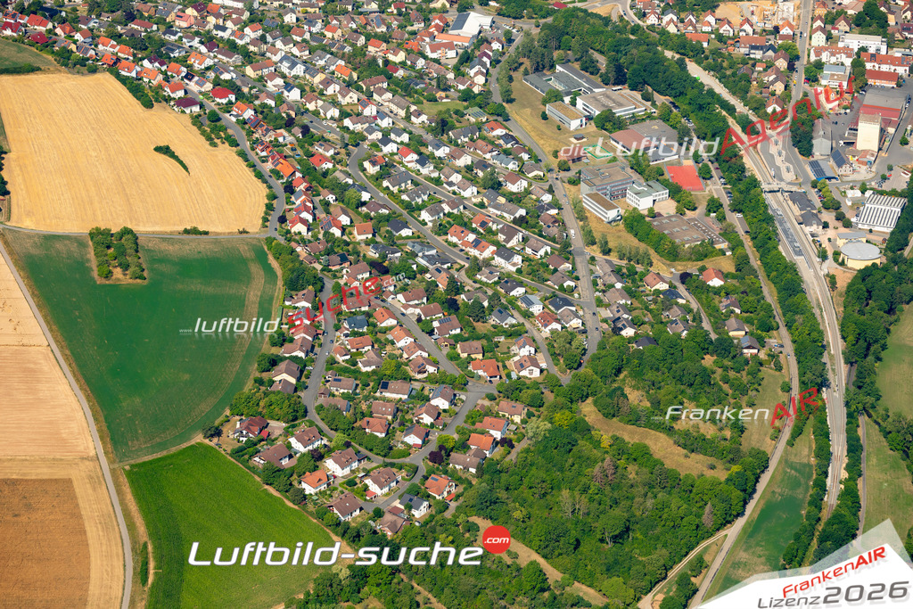 Das Luftbild zeigt : Erasmus-Widmann-Straße Weikersheim - Die Luftaufnahme wurde 2023 vom UL-Flugzeug aus erstellt ( keine Drohne ) - Hochauflösende Luftaufnahme - Für grossformatige Ausdrucke geeignet. Die Geschenkidee !Mit Lizenz und Bildrechte bestellbar