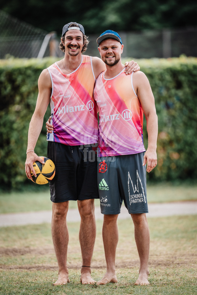 Beachvolleyball | Männer | Allianz German Beach Tour 2025 | Tourstop München | 10.07.2025 | v.l. Jannik Kühlborn und Sebastian Burgis Teamfoto