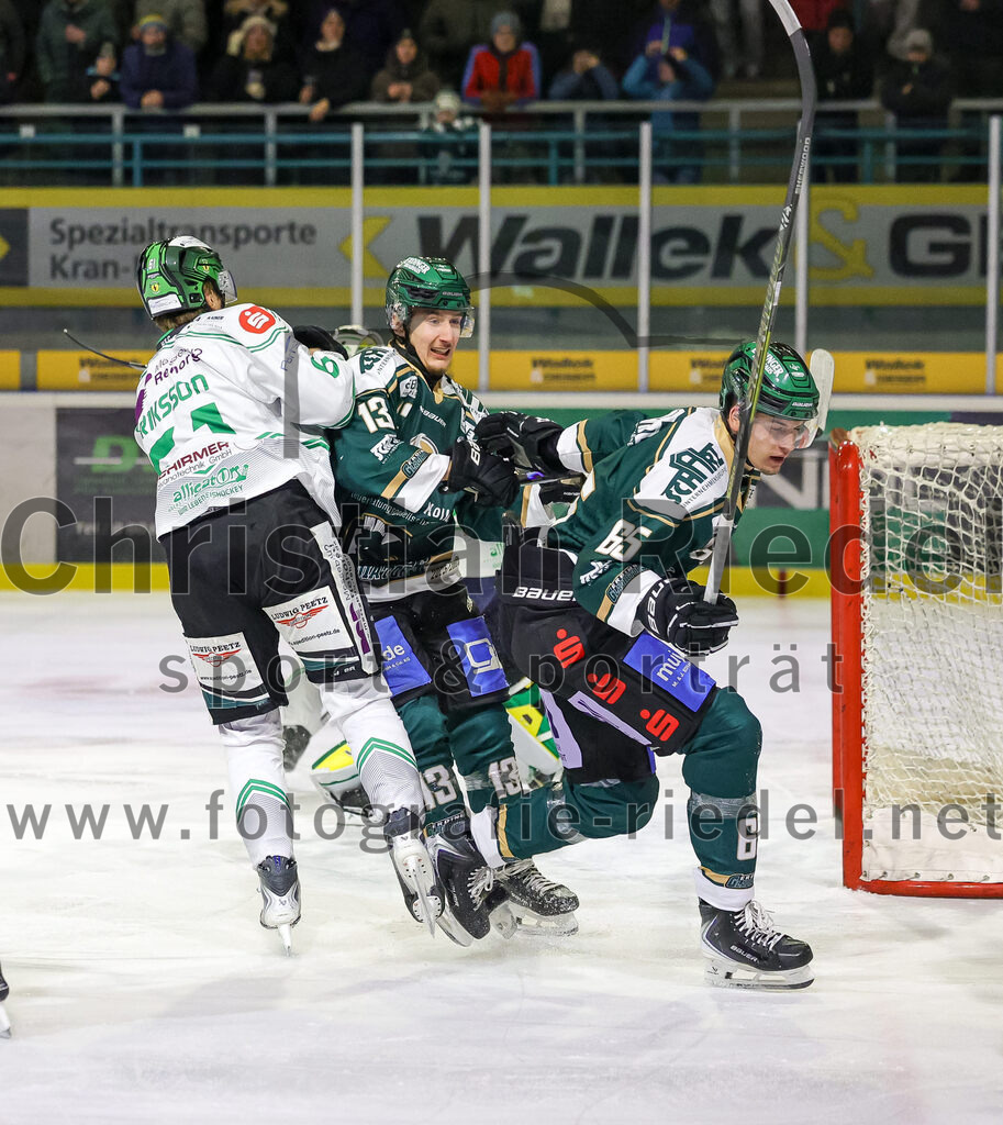 2026-01-02_022_TSV_Erding_gegen_Hoechstadt_Alligators | Erding, Deutschland, 02.01.2026:Eishockey, Oberliga Süd 2025 / 2026, 33. Spieltag, TSV Erding gegen Höchstadt Alligators, Endergebnis: 2:1Björn Salhi (Erding Gladiators, #13), Quirin Nitzsche (Erding Gladiators, #65)Foto: Christian Riedel / fotografie-riedel.net