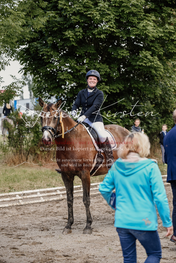 DSC_9337 | Pferde- und Turnierfotografie in Westsachsen. Pferdeportraits, Auftragszeichnungen und intuitive Kunst.