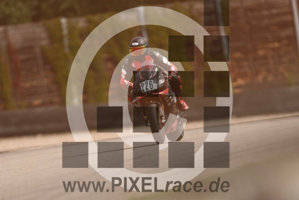 0226-20250828_10789 | Schöne Erinnerungen an spannende Momente - das festzuhalten ist unser Job. PIXELrace.de ist seit 2003 auf den Rennstrecken Europas unterwegs um die Action draußen beim Fahren und die wunderbare Stimmung imm Fahrerlager für euch einzufangen.