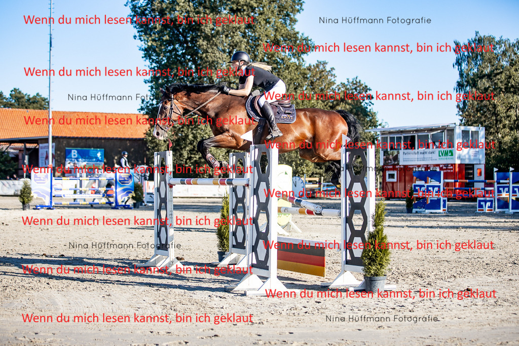 BK1A8335 | Turnierbilder Turnierfotos Nina Hüffmann Turnierfotografie Pferdefotografie Tierzeichnung Haustierzeichnung Pferdezeichnung Hundezeichnung Videograf  - Realisiert mit Pictrs.com