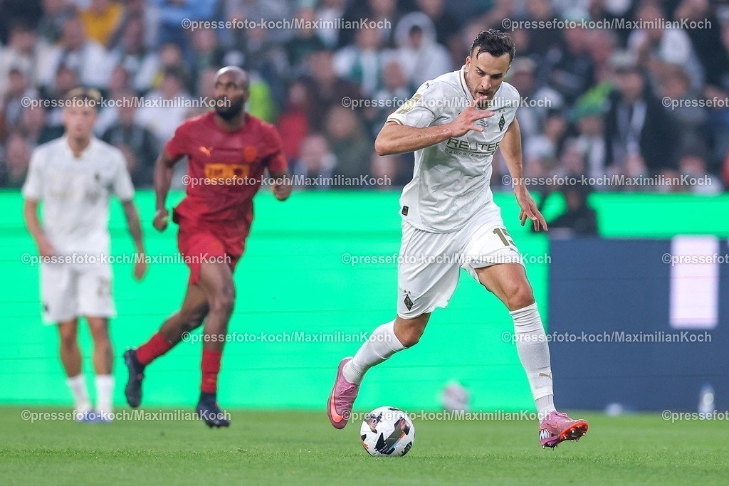 BMG02082501033 | 02.08.2025, Fußball, Borussia Mönchengladbach - FC Valencia, 125 Jahrfeier Jubiläumsspiel, Borussia-Park, Saison 2025 2026: Haris Tabakovic&nbsp;(Borussia Mönchengladbach #15)  DFB regulations prohibit any use of photographs as image sequences and or quasi-video.