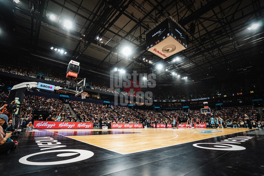 Basketball | Männer | Saison 2023/2024 | easyCredit Basketball Bundesliga | Veolia Towers Hamburg vs. FC Bayern München | 26.03.2024 | Die ausverkauft Barclays Arena beim Jubiläumsspiel
