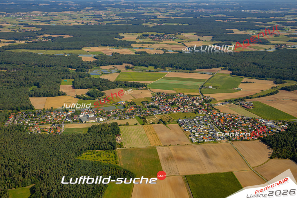 Das Luftbild zeigt :  Oberreichenbach - Die Luftaufnahme wurde 2024 vom UL-Flugzeug aus erstellt ( keine Drohne ) - Hochauflösende Luftaufnahme - Für grossformatige Ausdrucke geeignet. Die Geschenkidee !Mit Lizenz und Bildrechte bestellbar