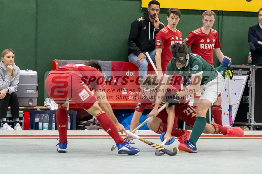 SFE_20241201_0012 | Köln, Deutschland, 01.12.2024:  Hockey 1. Bundesliga Herren Rot-Weiss Köln - HTC Uhlenhorst im KTHC Stadion Rot-Weiss Köln Tennis and Hockey Club am 01.12.2024 in Köln, Deutschland. (Foto von Stephan Fehrmann)Köln, Germany, 01.12.2024: Hockey 1. Bundesliga Herren Rot-Weiss Köln - HTC Uhlenhorst in KTHC Stadion Rot-Weiss Köln Tennis and Hockey Club at 01.12.2024 in Köln, Deutschland. (Foto from Stephan Fehrmann)