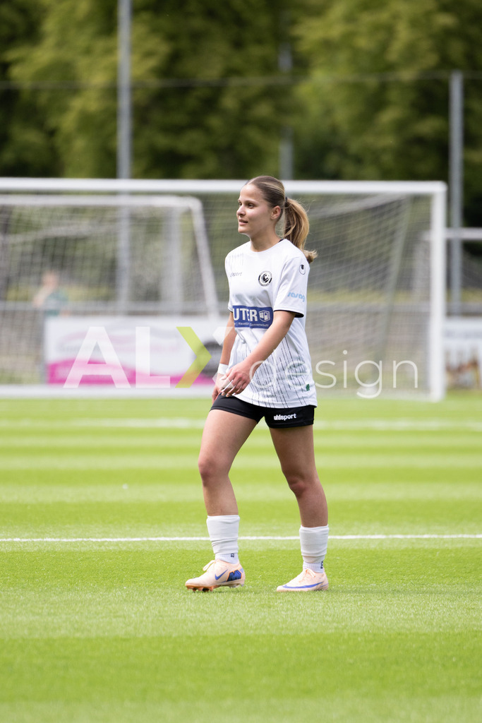 Fußball I Frauen I Saison 2025-2026 I Frauen 3. Liga | FVRZ Gruppe 2 | 18. Spieltag I Spielvereinigung Schaffhausen Damen 1 - Team Furttal Zürich I 17.05.2026 | Hochwertige Sportfotos kaufen & lizenzieren für Medien, Vereine, Agenturen & Sportler:innen. Entdecke professionelle Sportfotografie im Bildshop von Alexander Franzen. - Realisiert mit Pictrs.com