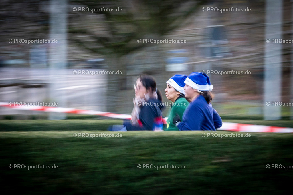 Bonner Nikolauslauf in Bonn, 08.12.2024 | Impressionen vom Bonner Nikolauslauf am 08.12.2024 in Bonn (Freizeitpark Rheinaue). Foto: BEAUTIFUL SPORTS/Axel Kohring
