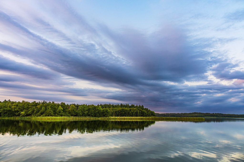 Morgens am Schaalsee in Seedorf  mit Wolken und Spiegelung | Morgens am Schaalsee in Seedorf  mit Wolken und Spiegelung.
