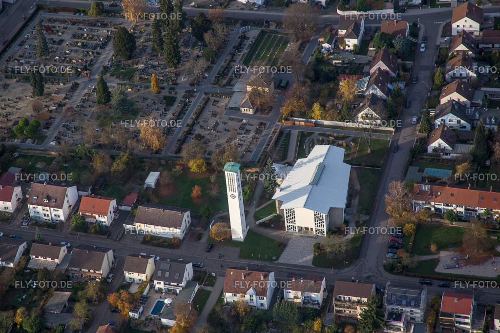 Kirchenturm und Turm- Dach am Kirchengebäude der katholischen St.Pius Gemeinde | Luftbild: Kirchenturm und Turm- Dach am Kirchengebäude der katholischen St.Pius Gemeinde in Kandel im Bundesland Rheinland-Pfalz in Deutschland. Foto: IMG_085235.jpg vom 08.11.2015 durch Werner Riehm/FLY-FOTO.de - Realisiert mit Pictrs.com