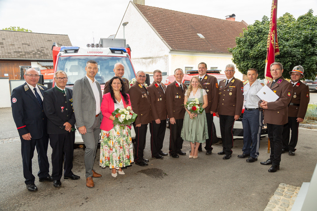 52_Gruppenfotos_052 | Fotodoku der Festmesse im FF-Haus Loosdorf anlässlich der Fahrzeugweihe und in Dienststellung der neuen Einsatzfahrzeuge der FF-Loosdorf.