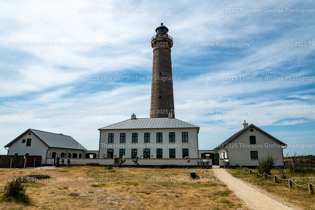 Lighthouse Skagen "Det Grå Fyr" Denmark June 2023 / Leuchtturm Skagen „Det Grå Fyr“ | The lighthouse Skagen Fyr is popularly called "Det Grå Fyr". It is close to Grenen. / Der Leuchtturm Skagen Fyr, wird im Volksmund „Det Grå Fyr“ genannt. Er liegt nahe Grenen. - Realisiert mit Pictrs.com