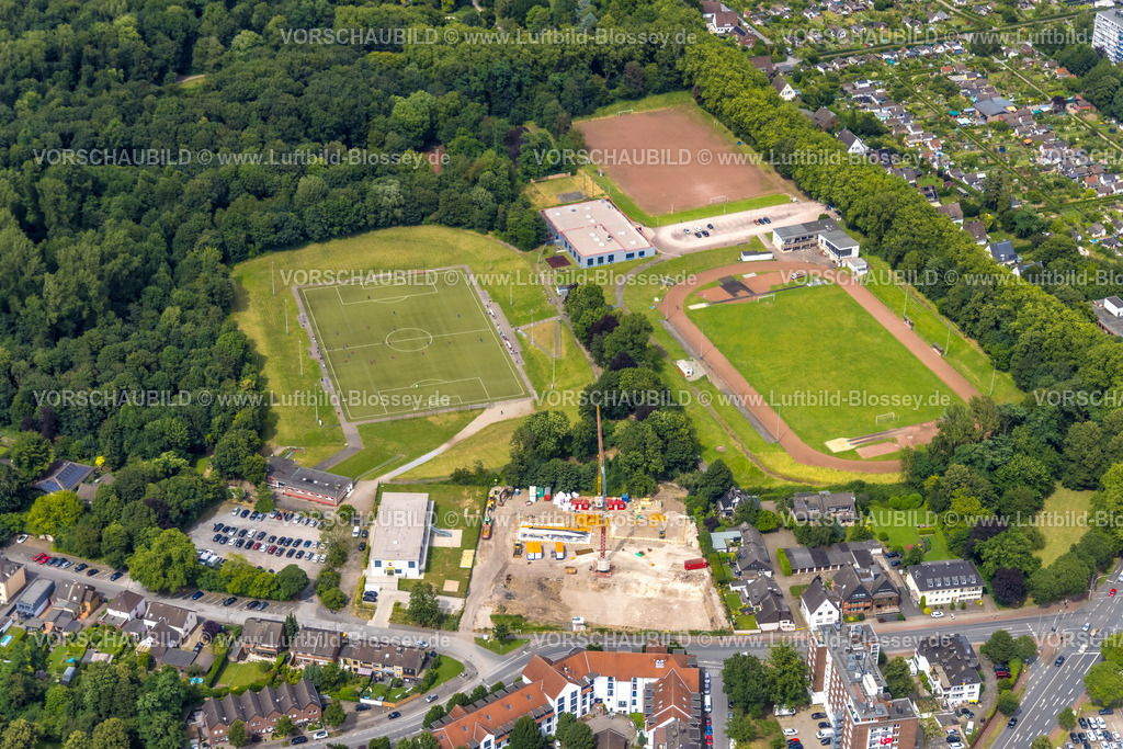 Duisburg240704558-West | Luftbild, Duisburg-West, Sportzentrum Sportwelt OSC 04 Rheinhausen,  Fußballstadion, grüne Bäume, Bergheim, Duisburg, Ruhrgebiet, Nordrhein-Westfalen, Deutschland