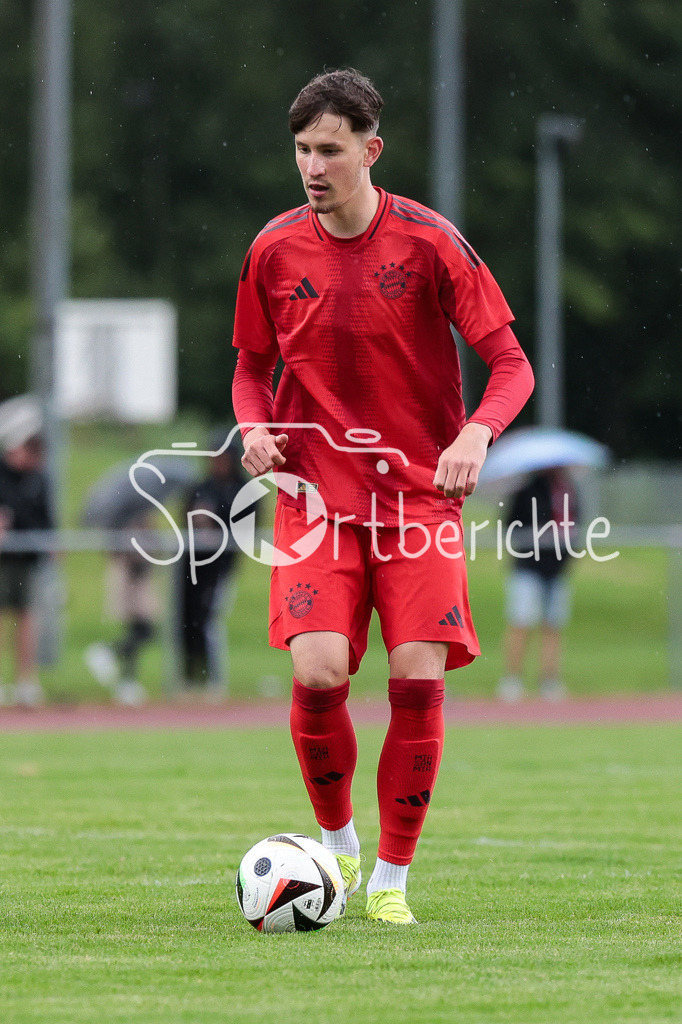 SSV Dillingen - FC Bayern Amateure | am BAll Gabriel MARUSIC (FCB #12) / Freisteller / Einzefoto
