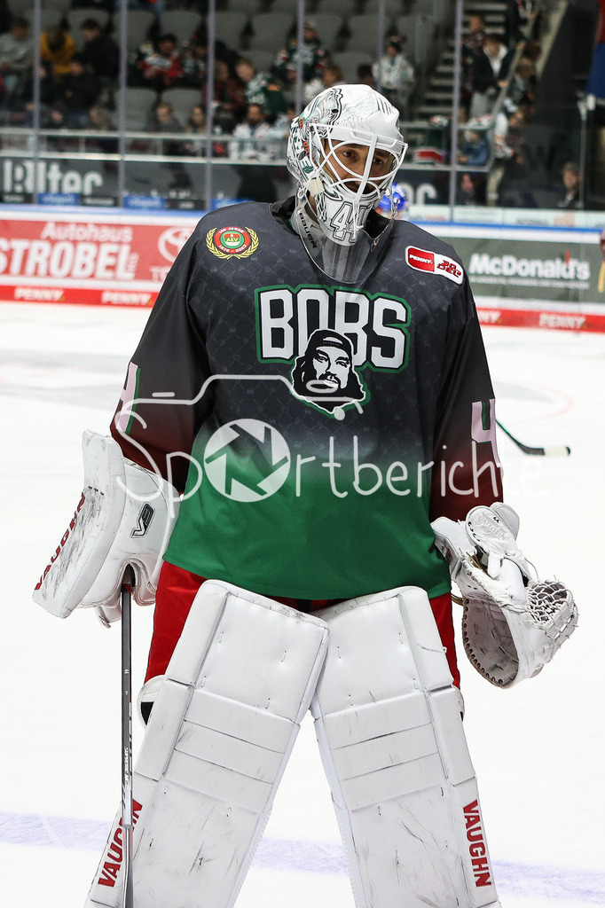Augsburger Panther - Nürnberg ICE Tigers | Dennis ENDRAS (AEV #44) beim warumup vor der Partie in Augsburg / BOBs warumup Trikot