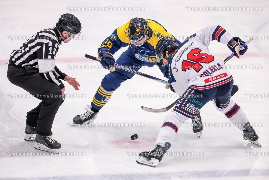 BFX27012601029 | 27.01.2026, Eishockey, Metal Ligaen Denmark, Herning Blue Fox - Frederikshavn White Hawks, KVIK Hockey Arena in Herning, Dänemark: Artturi Toivola&nbsp;(C) (Blue Fox Herning #95) im Zweikampf gegen  Maurizio Colella (Frederikshavn White Hawks #16) um den Bully