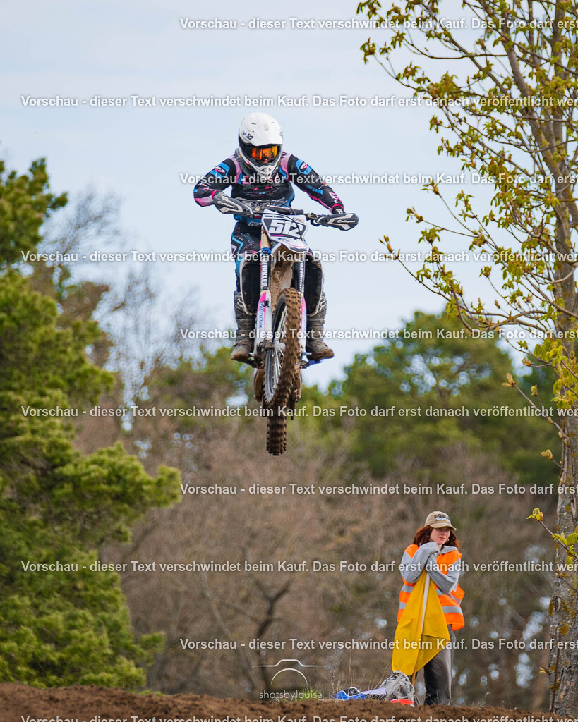 04_13_Bensdorf_Ladies-1457 | Sportfotografin aus Berlin-Brandenburg mit Fokus auf Motocross. Ich halte deine sportliche Leistung und echte Emotionen auf und neben der Strecke professionell fest. Entdecke die Fotos von deinem Rennen und bestelle sie direkt hier im Shop.