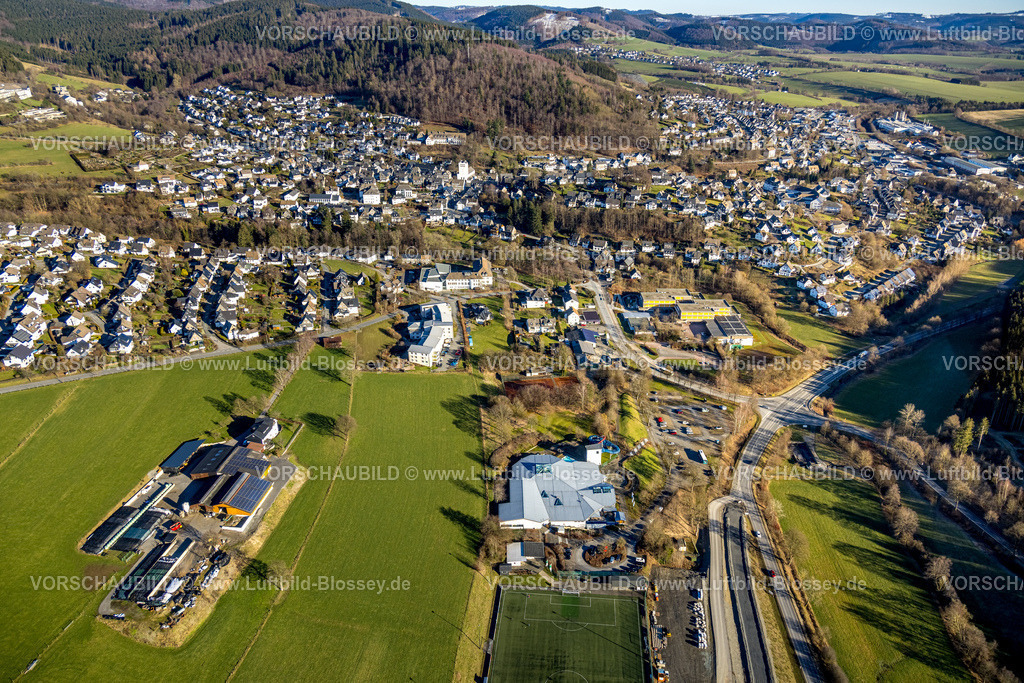 Schmallenberg230205409BadFredeburg | Luftbild, Ortsansicht Fredeburg mit Sauerlandbad, Erich Kästner-Realschule, Seniorencentrum St. Raphael, Fredeburg, Schmallenberg, Sauerland, Nordrhein-Westfalen, Deutschland