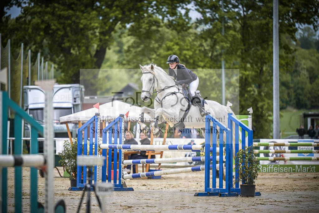 DOS_5208 | Entdecke hochwertige Reitturnierfotos von Foto Oger. Professionell, emotional und authentisch – jetzt Lieblingsmomente im Shop bestellen.Deutschlandweite Turnierfotografie. - Realisiert mit Pictrs.com