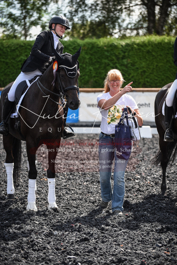 DSC_5153 | Pferde- und Turnierfotografie in Westsachsen. Pferdeportraits, Auftragszeichnungen und intuitive Kunst.
