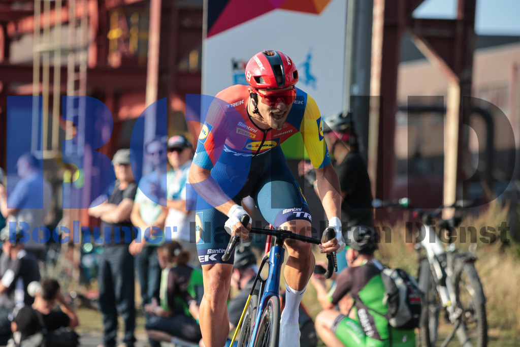 SES_DEUTOU20250820-193 | bond - Realisiert mit Pictrs.com