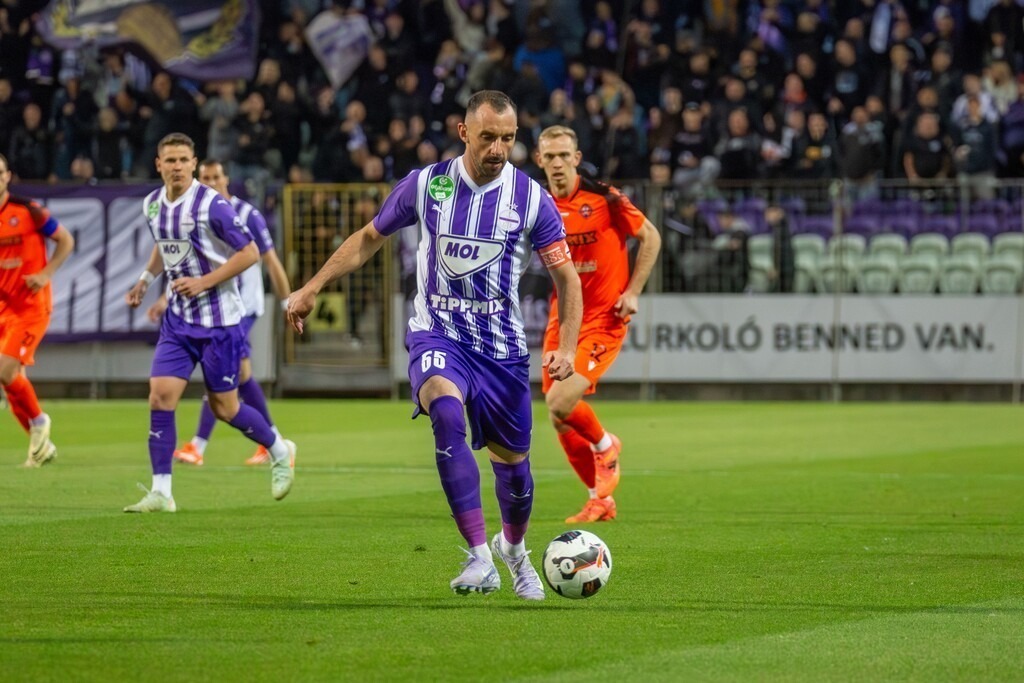 Fußball NB I. (Ungarn) Saison 2024/25, 32. Spieltag: Újpest FC gegen Nyíregyháza Spartacus***Am Ball: Attila Fiola (55, Újpest) | Fußball NB I. (Ungarn) Saison 2024/25, 32. Spieltag: Újpest FC gegen Nyíregyháza Spartacus***Am Ball: Attila Fiola (55, Újpest) - Realisiert mit Pictrs.com