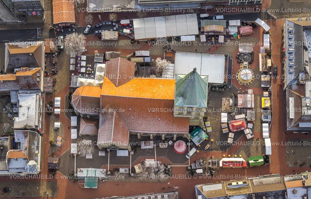 Hamm221203178 | Luftbild, Winterliche evang. Pauluskirche, Weihnachtsmarkt mit Eislauffläche, Mitte, Hamm, Ruhrgebiet, Nordrhein-Westfalen, Deutschland