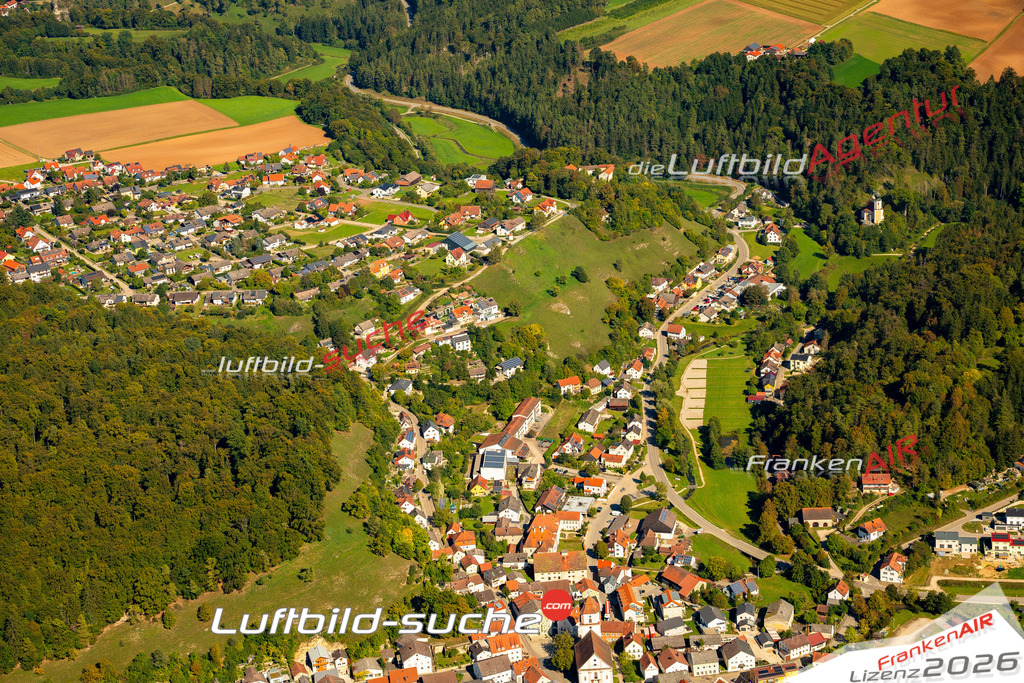 Das Luftbild zeigt :  Breitenbrunn - Die Luftaufnahme wurde 2023 vom UL-Flugzeug aus erstellt ( keine Drohne ) - Hochauflösende Luftaufnahme - Für grossformatige Ausdrucke geeignet. Die Geschenkidee !Mit Lizenz und Bildrechte bestellbar