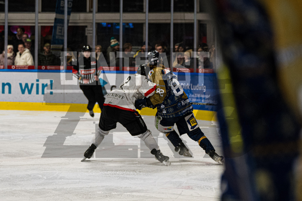 Eishockey I Herren I Saison 2025-2026 I Regionalliga Nord I Adendorfer EC - Harzer Falken | CONTRAST ZERØ MEDIA - Realisiert mit Pictrs.com