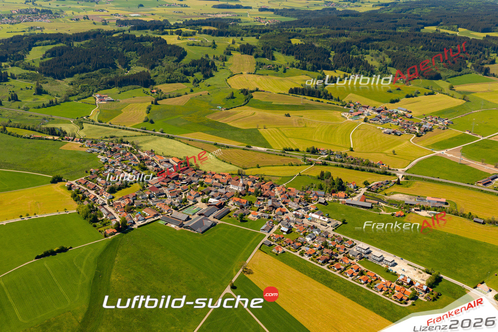 Das Luftbild zeigt :  Ruderatshofen - Die Luftaufnahme wurde 2024 vom UL-Flugzeug aus erstellt ( keine Drohne ) - Hochauflösende Luftaufnahme - Für grossformatige Ausdrucke geeignet. Die Geschenkidee !Mit Lizenz und Bildrechte bestellbar