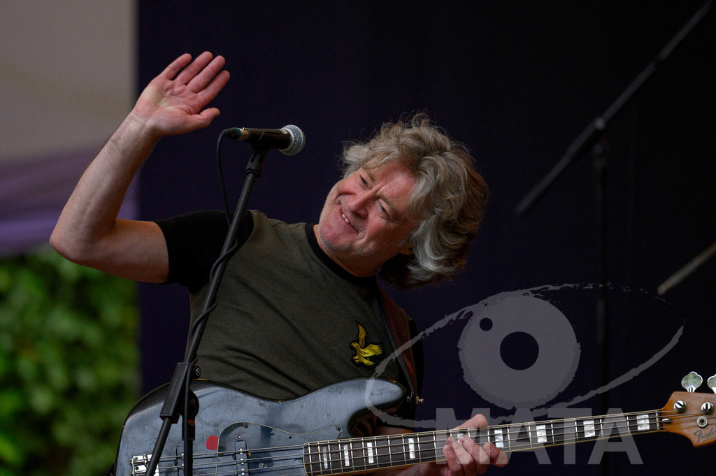 _DWA2772-3 | Craig Fletcher von John Lees' Barclay James Harvest live bei einem Konzert in Serenadenhof Nürnberg, 01.07.2023 - Realisiert mit Pictrs.com