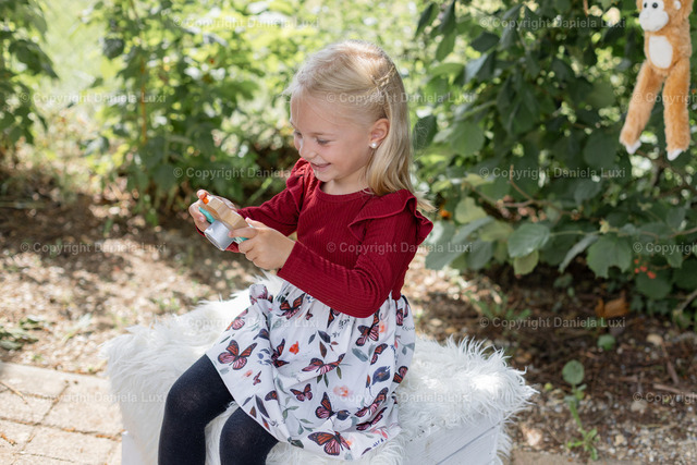 R6__7617 | Professionelle Kindergartenfotografie in Bayern - liebevolle, natürliche Kinderfotos. Jetzt Galerie ansehen und Lieblingsbilder bestellen! - Realisiert mit Pictrs.com