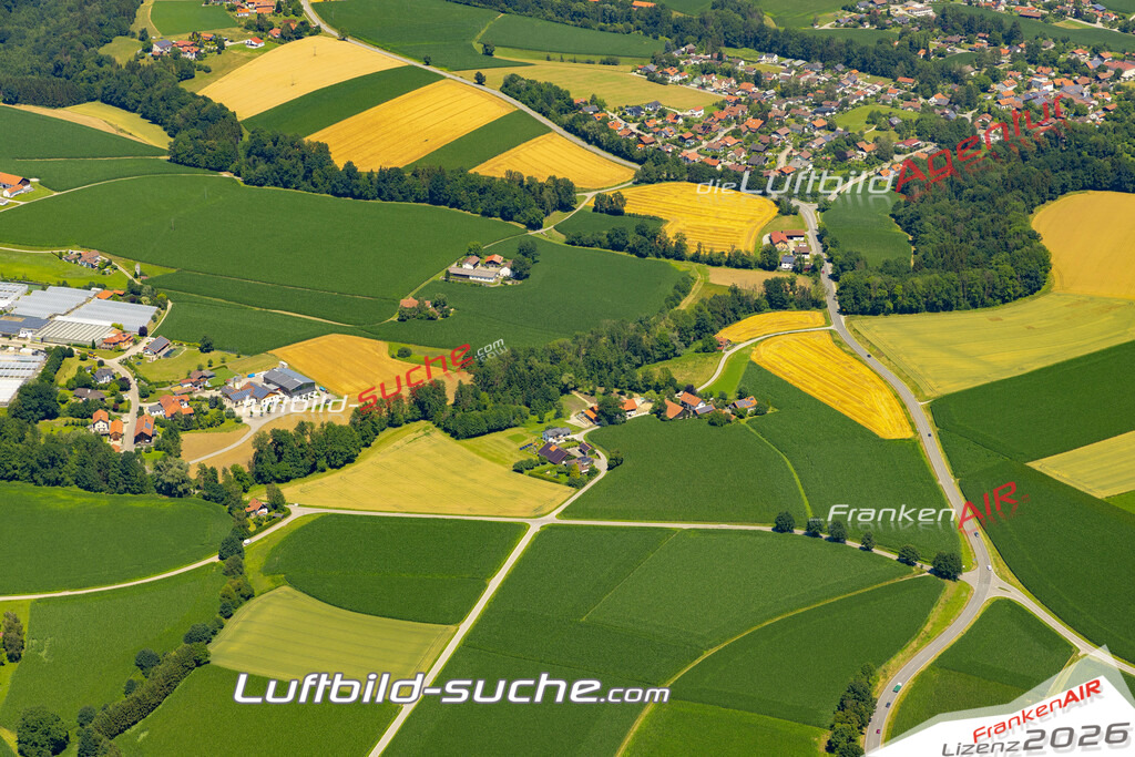 Aktuelles Luftbild von Hartlmühl Neuhaus am Inn - Die Luftaufnahme wurde 2022 mittels UL-Flugzeug erstellt ( keine Drohne ) - hochauflösende Kamera-Systeme von  Canon -Beste Qualität - Für grossformatige Ausdrucke geeignet. Die Geschenkidee !