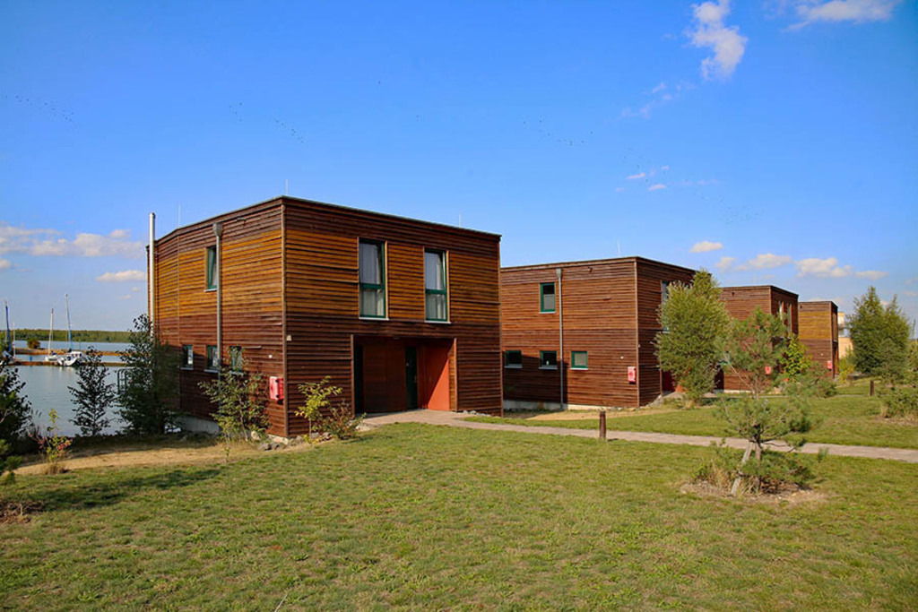 Bildlexikon Leipzig - Lagovida - Das Ferienresort am Störmthaler See | Das Team hinter BILDLEXIKON LEIPZIG bündelt historische wie aktuelle Informationen über die Stadt Leipzig in Text und Bild auf einer Plattform und stellt diese der interessierten Öffentlichkeit zur Verfügung.