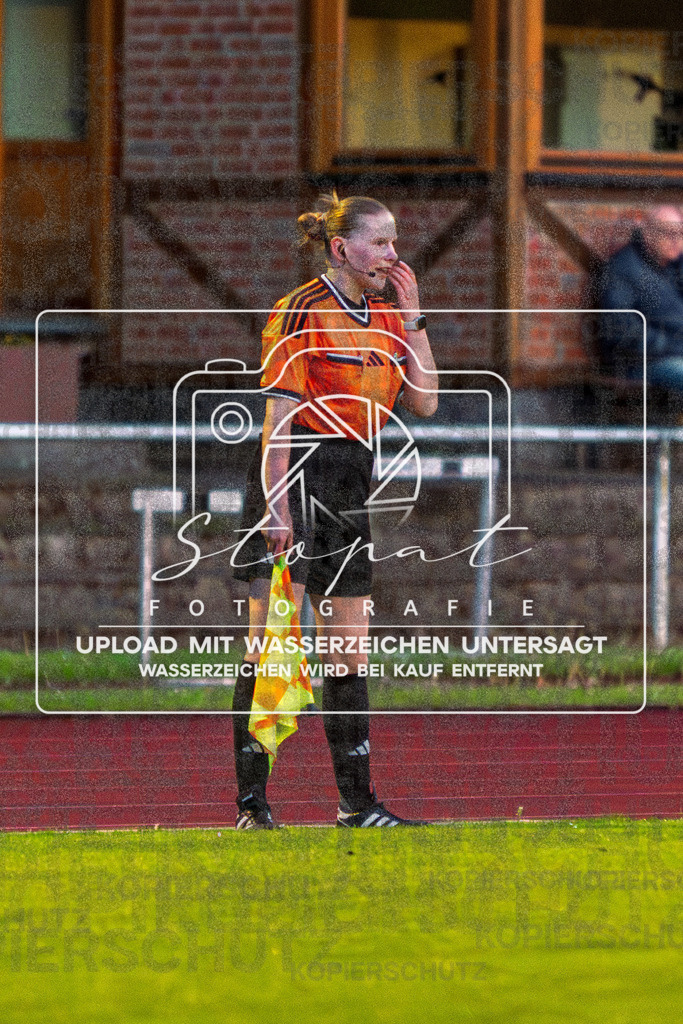 Bezirksliga Herren LG - TV Jahn Schneverdingen II vs. Buchholzer FC | Lina Sophie Brandt (Schiedsrichterassistentin); Bezirksliga Herren LG - TV Jahn Schneverdingen II vs. Buchholzer FC am 15.05.26 in Osterwald-Stadion, Schneverdingen - Realisiert mit Pictrs.com