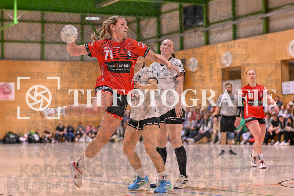 GER, SG Maulburg/Steinen - HSG Dreiland, Frauen-Handball, Oberliga Suedbaden, 3. Spieltag, Saison 2024/2025, 12.10.2024 | Sabrina Gruber (SG Maulburg/Steinen, #71) beim Wurf.GER, SG Maulburg/Steinen - HSG Dreiland, Frauen-Handball, Oberliga Suedbaden, 3. Spieltag, Saison 2024/2025, 12.10.2024Foto: TH Fotografie/Thomas Hess
