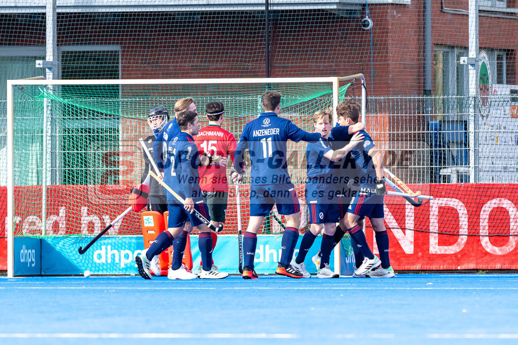 HK_20240323_109949 | 1. Bundesliga Hockey Herren Crefelder HTC - Mannheimer HC am 23.3.2024 Crefelder HTC  Hüttenallee, Krefeld , Gonzalo Peillat ( Mannheimer HC #2 ) , Jossip Anzeneder ( Mannheimer HC #11 ) , Linus Müller ( Mannheimer HC #5 )