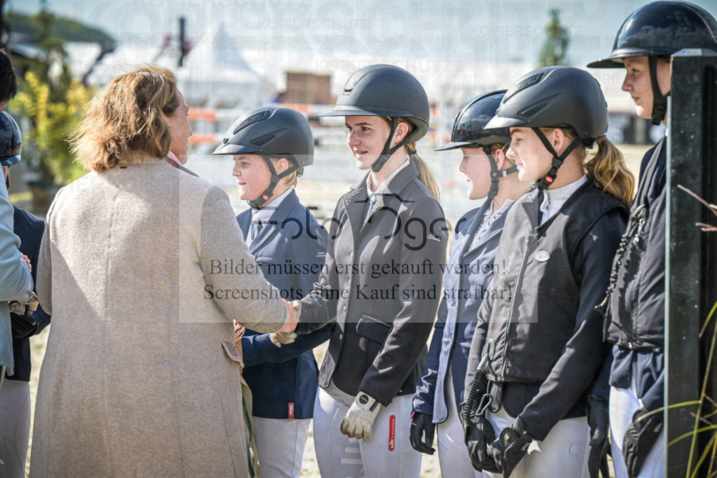 DOS_0041 | Entdecke hochwertige Reitturnierfotos von Foto Oger. Professionell, emotional und authentisch – jetzt Lieblingsmomente im Shop bestellen.Deutschlandweite Turnierfotografie. - Realisiert mit Pictrs.com