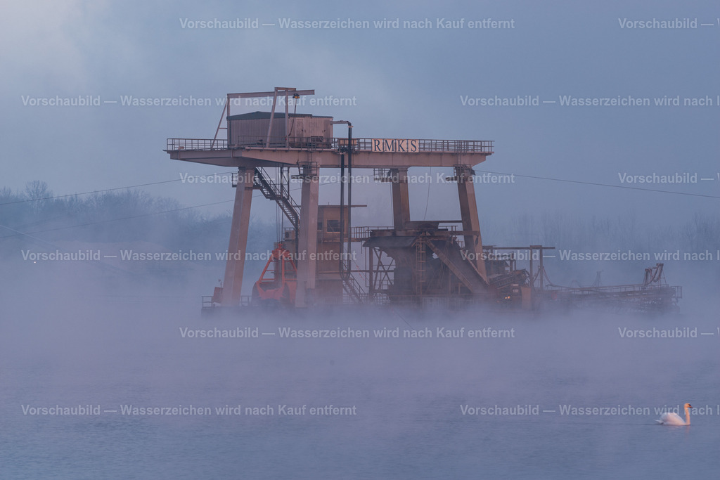 Kiesabbau im Rhein | Morgens im Nebel sieht selbst der Nassbagger im Rhein gut aus - Realisiert mit Pictrs.com