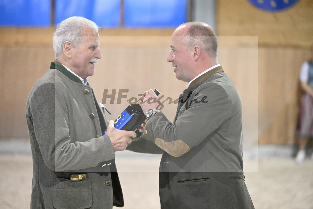 Ehrung Hannes Meindl_5250865 | hf-fotografie - Realisiert mit Pictrs.com