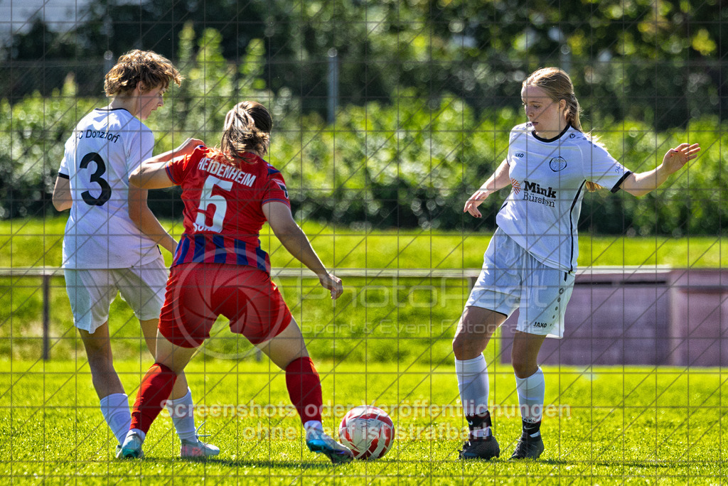 20260906_124625_0324-Bearbeitet_(c)_by_PhotoPeet | #,1.FC Donzdorf (weiß) vs. 1.FC Heidenheim 1846 (rot), Fußball, Frauen-Verbandspokal Gruppe 2, 2. Runde, Saison 2026/2027, Rasenplatz Lautertal Stadion, Süßener Straße 16, 73072 Donzdorf, 06.09.2026 - 11:00 Uhr,Foto: PhotoPeet / Sport- &amp; Eventfotografie / Peter Harich