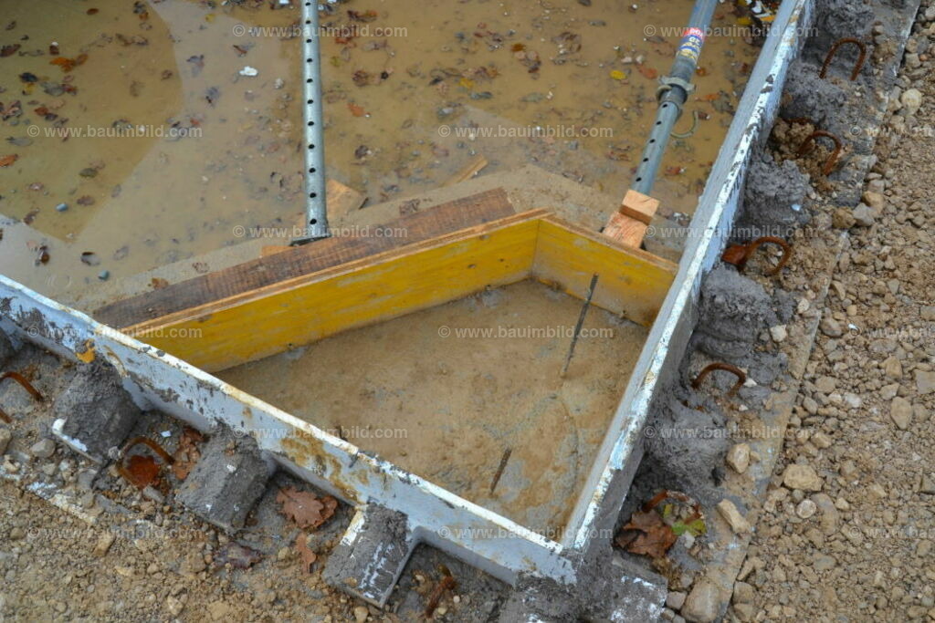 bib-lg04-betonarbeiten-0302 | Nach LV-Leistungsgruppen sortierte Detailfotos über den Bau eines Hauses. Alle Hausbau-Bilder direkt vom Urheber und Autor der Website Haus-Selber-Bauen.com