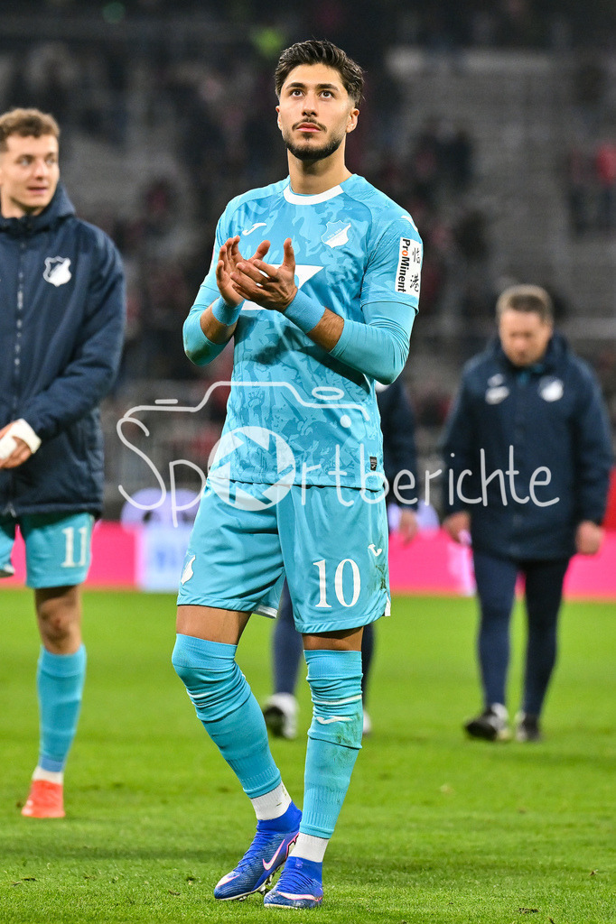 FC Bayern München - TSG 1899 Hoffenheim | MUNICH, GERMANY - 08. FEBRUARY: die Spieler der Gäste bedanken sich bei den mitgereisten Fans aus Sinsheim nach dem Bundesligamatch zwischen dem FC Bayern München und der TSG 1899 Hoffenheim am 21. Spieltag in der Allianz Arena / DFL REGULATIONS PROHIBIT ANY USE OF PHOTOGRAPHS AS IMAGE SEQUENCES AND/OR QUASI-VIDEO - Muhammed DAMAR (TSG Hoffenheim 10)