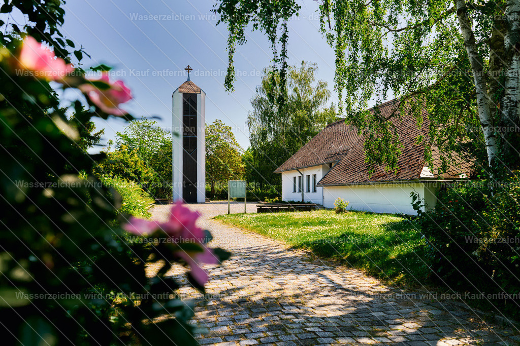 leipzig_grünau_pauluskirche_DR9_6708_(FotoDanielReiche)_26-05-27_final | Entdecken Sie handverlesene Bilder Leipzigs sowie der Landschaft/Natur Mitteldeutschlands. Lizenzen für Redaktionen & Unternehmen sowie exklusive Bilderdrucke und Einzelstücke eigener Ausstellungen. - Realisiert mit Pictrs.com